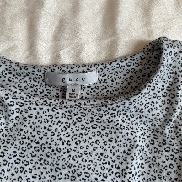 ✨4/$25✨ Gaze Black and Gray Leopard Print Top - Picture 6 of 6